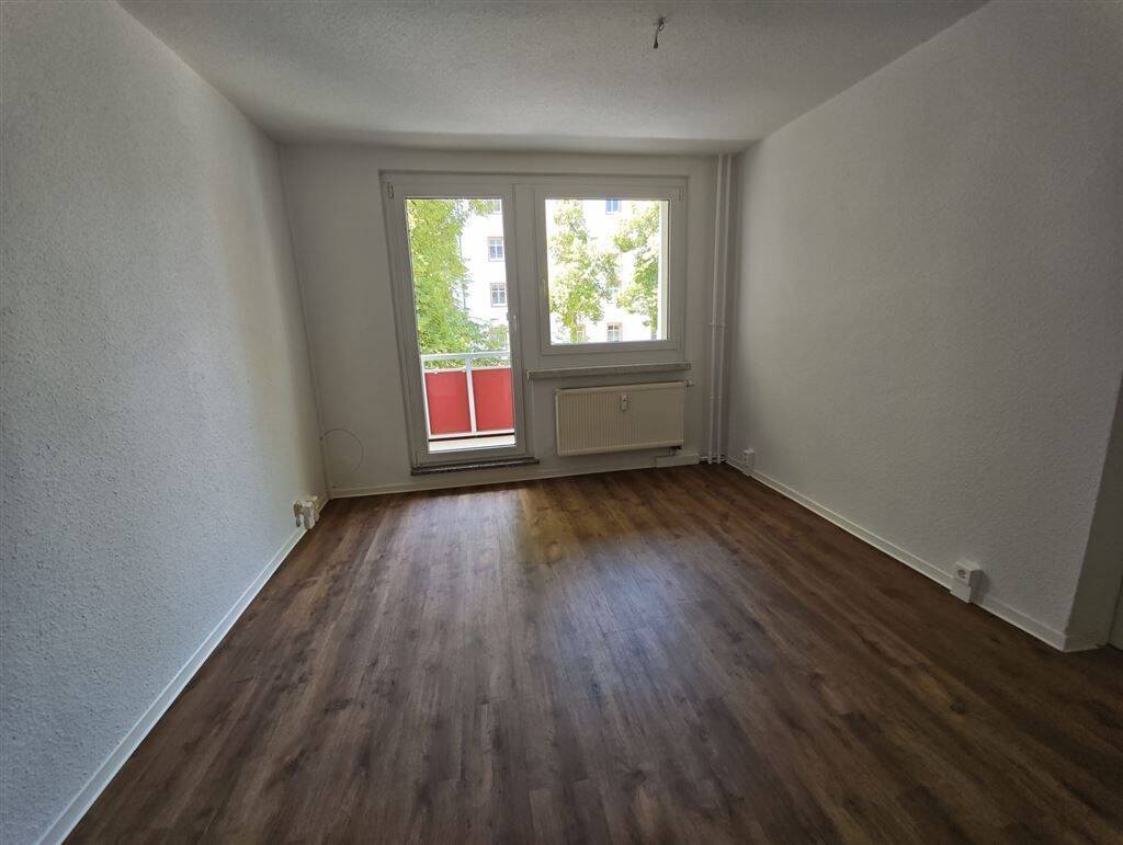Neu renoviert! Helle 3-Zi. mit Balkon, Wanne & Laminat in ruhiger Lage!, 9130 Chemnitz (Hilbersdorf Sonnenberg Yorckgebiet Zentrum)