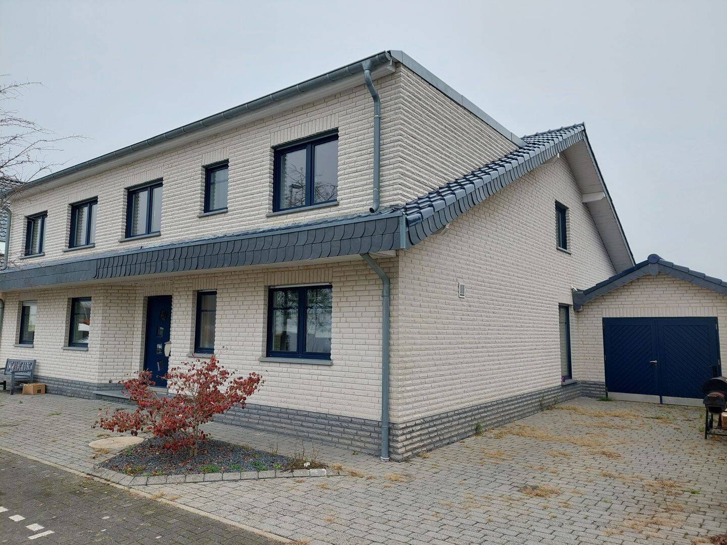 Großzügiges Zweifamilienhaus in ruhiger Neubausidylle, 52538 Gangelt