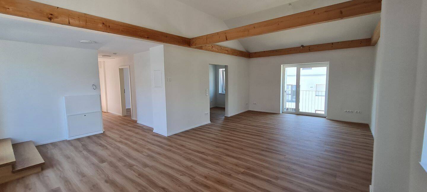 Moderne, komplett neu renovierte Penthouse-Wohnung mit riesiger Dachterrasse, 92224 Amberg