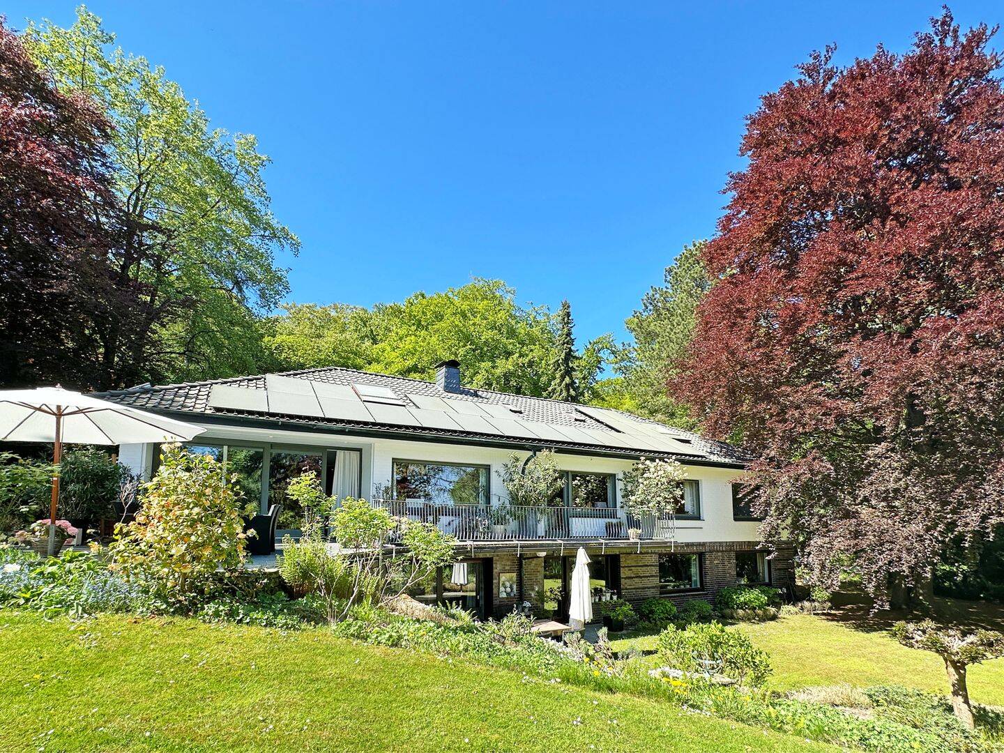 Repräsentative Villa mit zwei Wohneinheiten auf parkähnlichem Grundstück in Sundern, 44797 Bochum (Linden Stiepel Weitmar Wiemelhausen)
