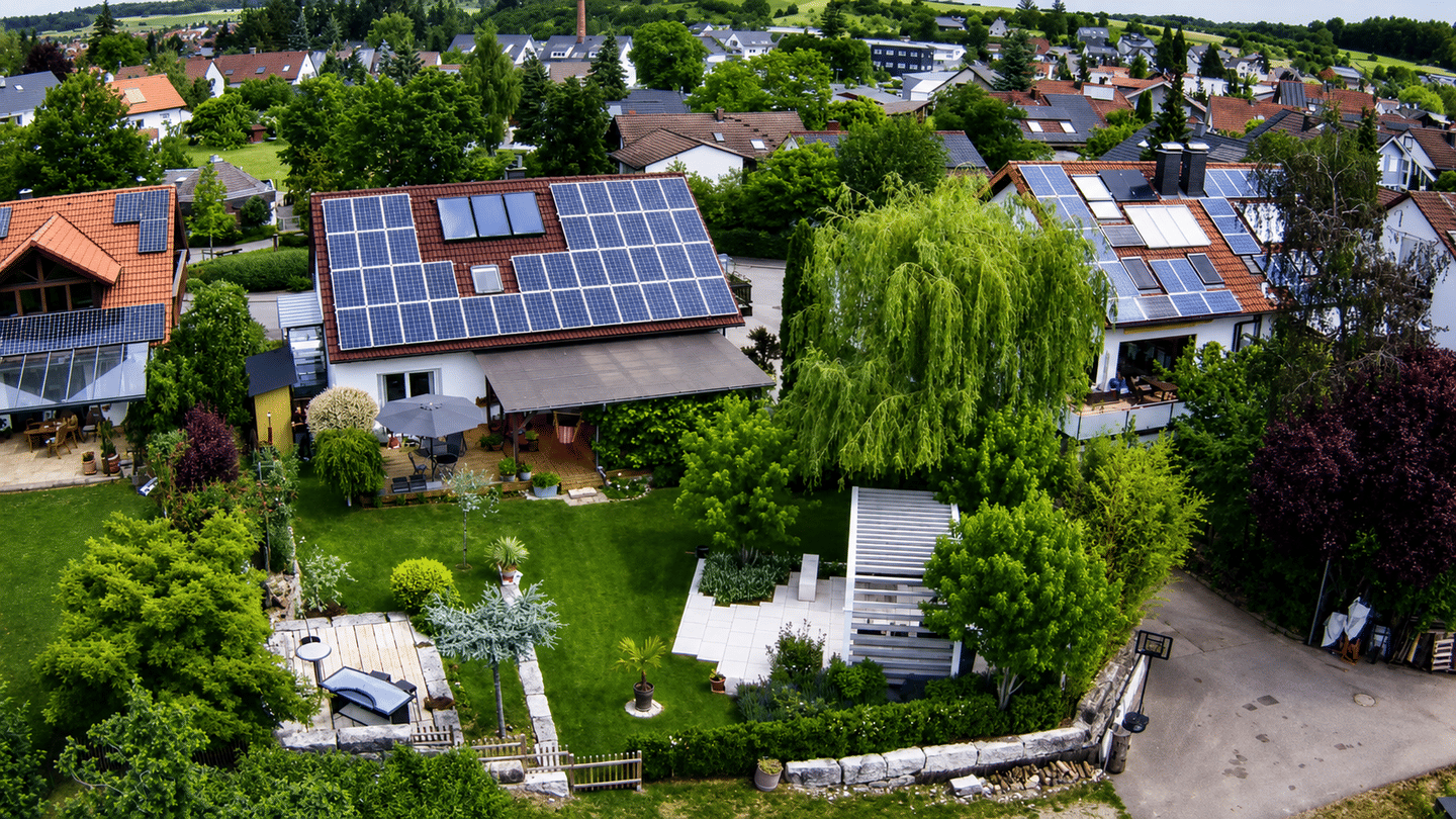 Großzügiges Einfamilienhaus mit Einliegerwohnung und traumhaftem Garten in absolut ruhiger Traumlage, 72411 Bodelshausen
