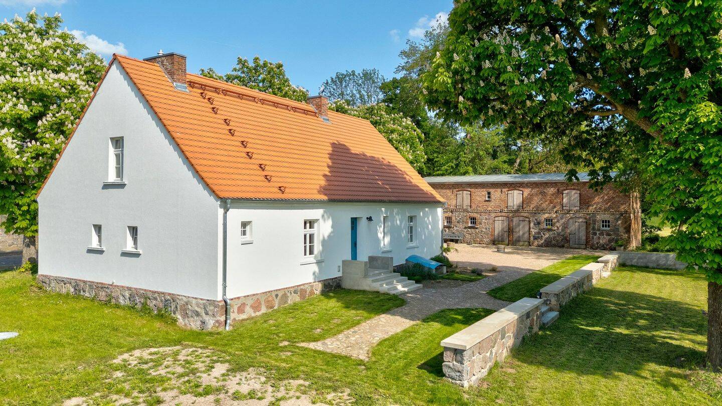 Historisches Ensemble mit großem Grundstück und Entwicklungspotenzial/ Historyczny zespól zabudowan z duza dzialka i potencjalem rozwoju, 17322 Blankensee
