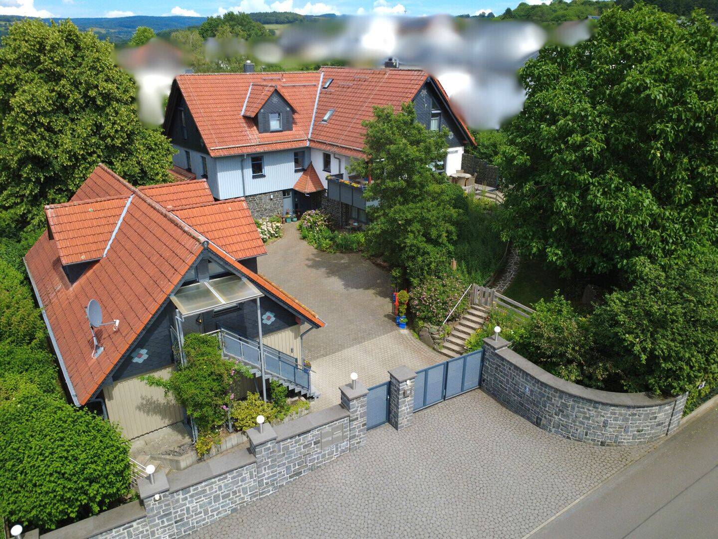Exklusives Architektenanwesen mit ELW, Gästehaus und idyllischem Gartenparadies mit Weitblick, 63679 Schotten