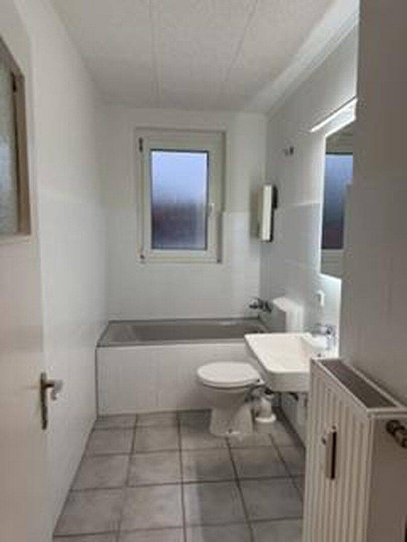 Helle 3 Zimmerwohnung in Hannover Ahlem frisch renoviert mit Einbauküche und KFZ Stellplatz, 30453 Hannover