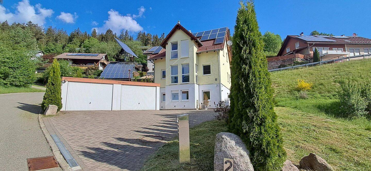 Modernes, zukunftsicheres Effizienzhaus – Wohnen, Arbeiten oder Vermieten – unverbaubare Aussicht, 78147 Vöhrenbach