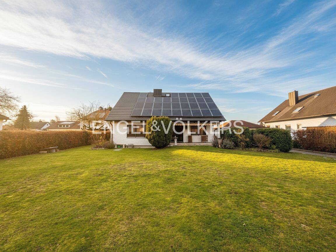 Attraktives Einfamilienhaus mit Photovoltaikanlage in naturnaher Lage, 93142 Maxhütte-Haidhof