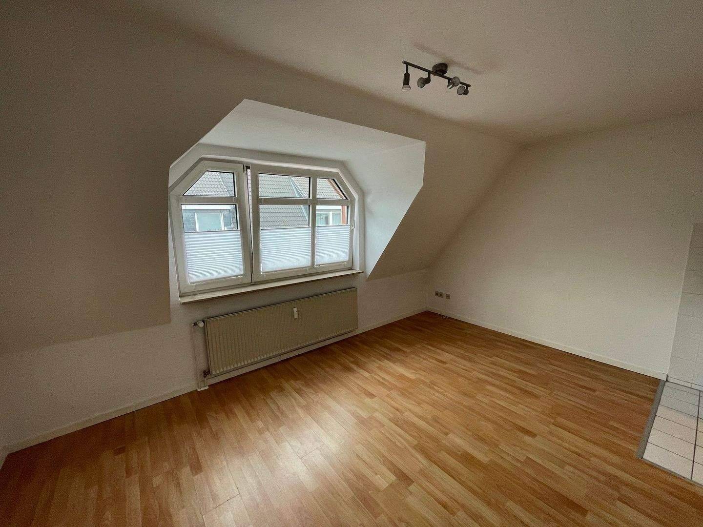 Für 1 Person: 1,5 Zimmer- Dachgeschoßwohnung, 25524 Itzehoe
