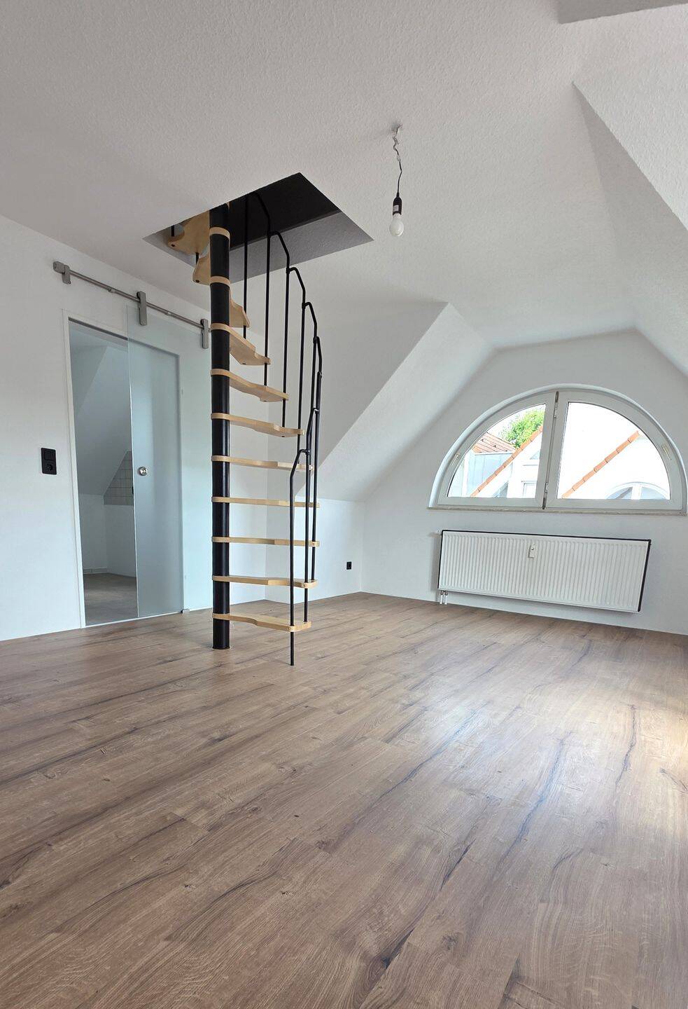 Schönes 1 Zimmer Dachgeschoßapartment zu verkaufen, 26135 Oldenburg (Oldb) (Kreyenbrück Krusenbusch Neuenwege Osternburg Tweelbäke)