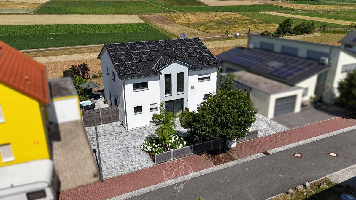 Modern. Effizient. Bezugsfrei: Neuwertiges Einfamilienhaus mit unverbaubarem Weitblick, 97222 Rimpar