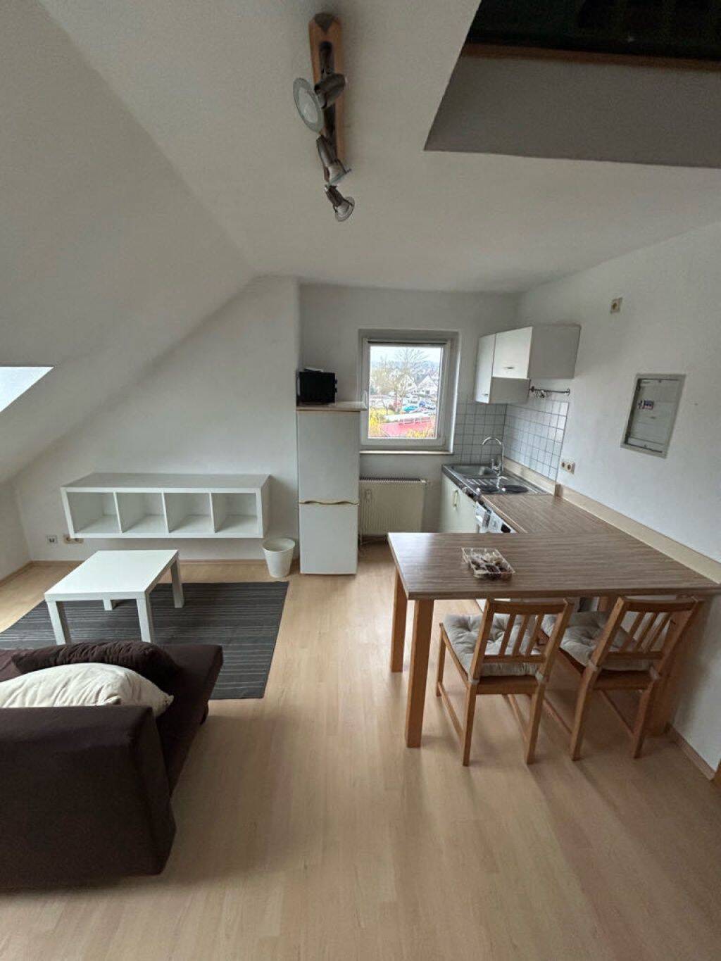 Helle, vollmöblierte Maisonette-Wohnung in Kassel – ideal für Studierende & Berufstätige (ab 01.12.), 34132 Kassel (Bad Wilhelmshöhe Brasselsberg Niederzwehren Nordshausen Oberzwehren)