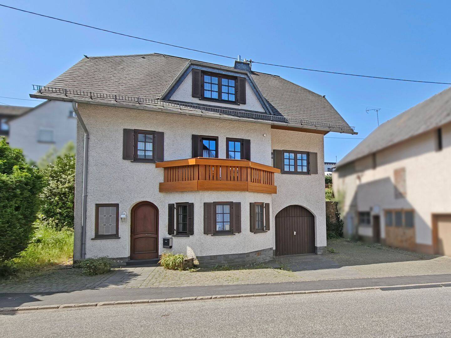Charmantes Wohnhaus mit großem Nebengebäude und vielseitigen Nutzungsmöglichkeiten, 56826 Lutzerath