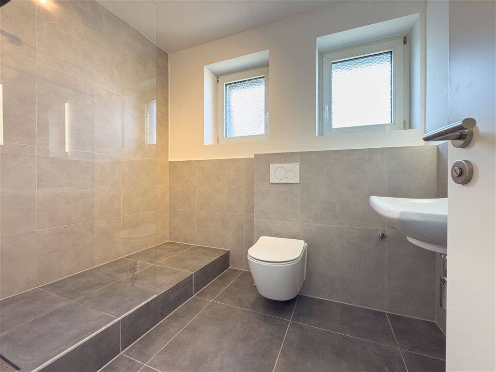 Kernsaniert 2-Zimmer-Wohnung/ Erstbezug, 41460 Neuss