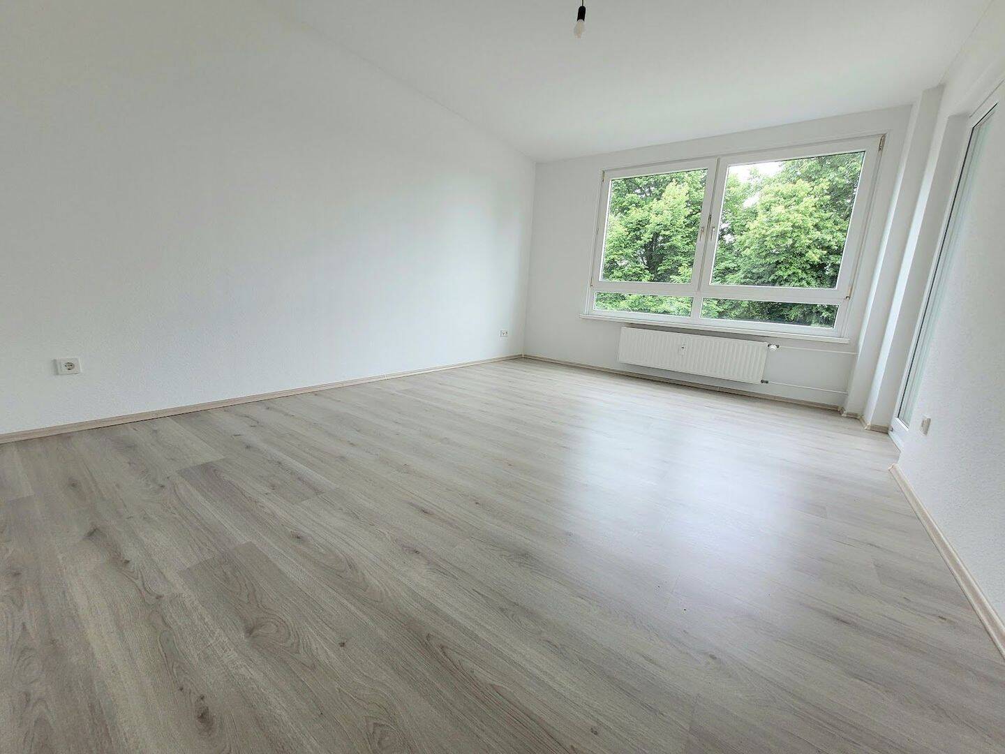 Frisch renovierte 2-Zimmer-Wohnung mit Balkon!, 45279 Essen (Freisenbruch Horst)