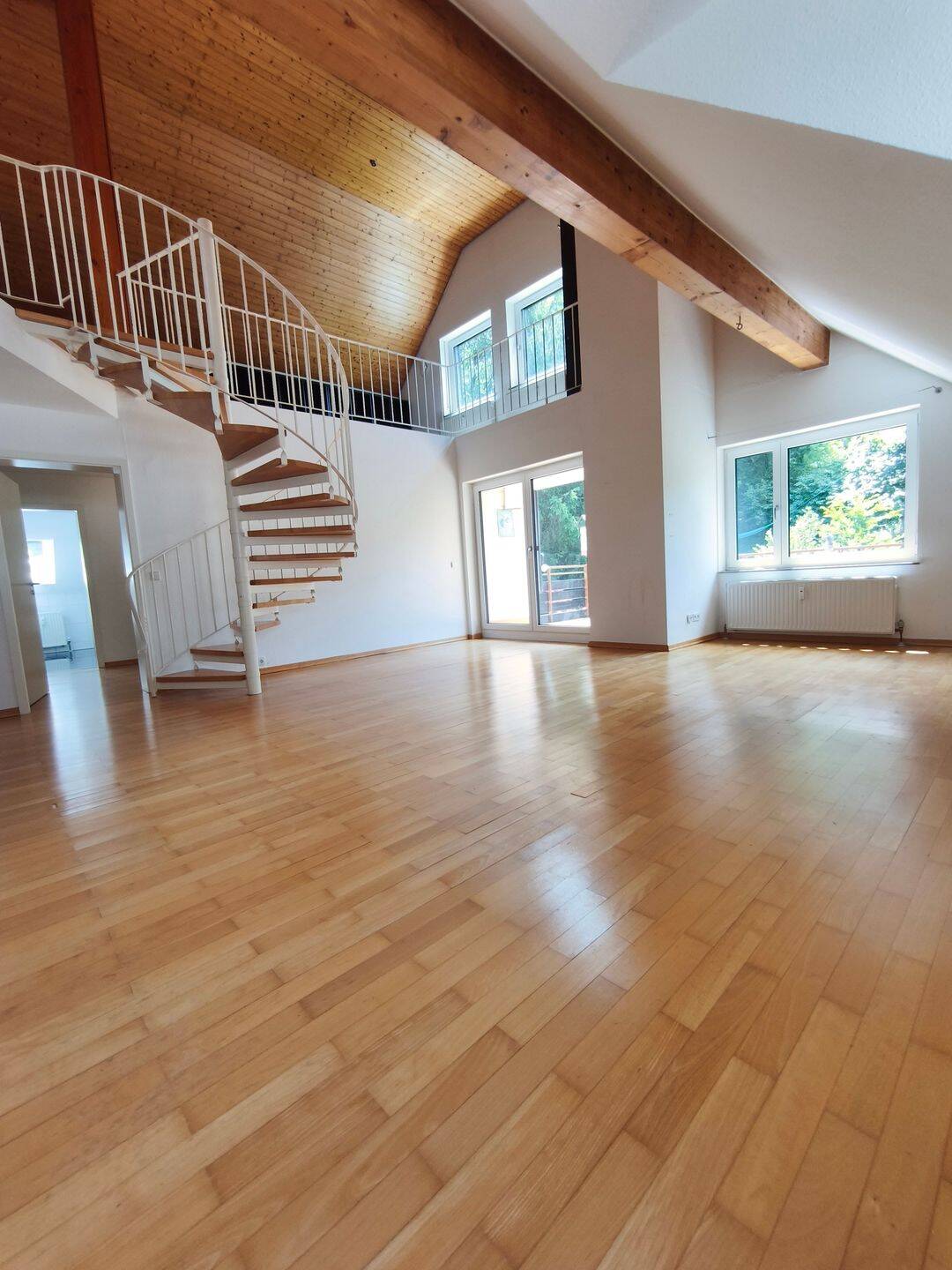 Großzügige Galeriewohnung mit Waldblick – 2 TG-Stellplätze – Provisionsfrei, 70569 Stuttgart (Büsnau Kaltental Vaihingen)