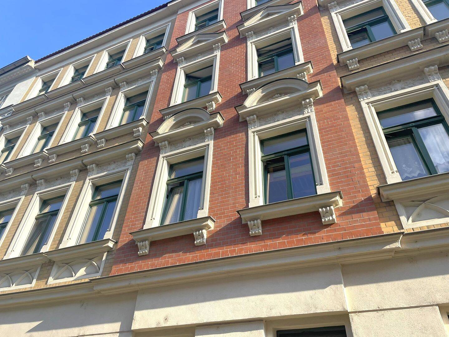 Attraktive & gepflegte Altbauwohnung mit drei Zimmern und großem Balkon in Leipzig Altlindenau, 4177 Leipzig (Altlindenau Lindenau)