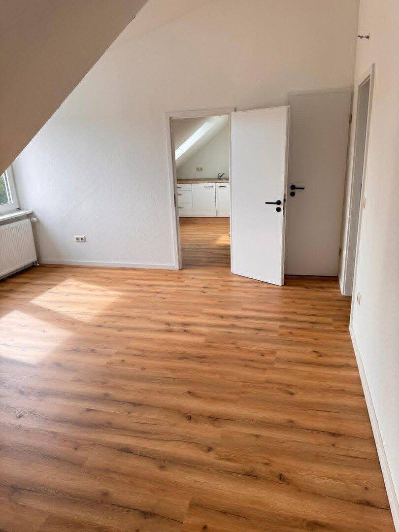 Frisch sanierte 3-Zimmer Dachgeschosswohnung, 32584 Löhne