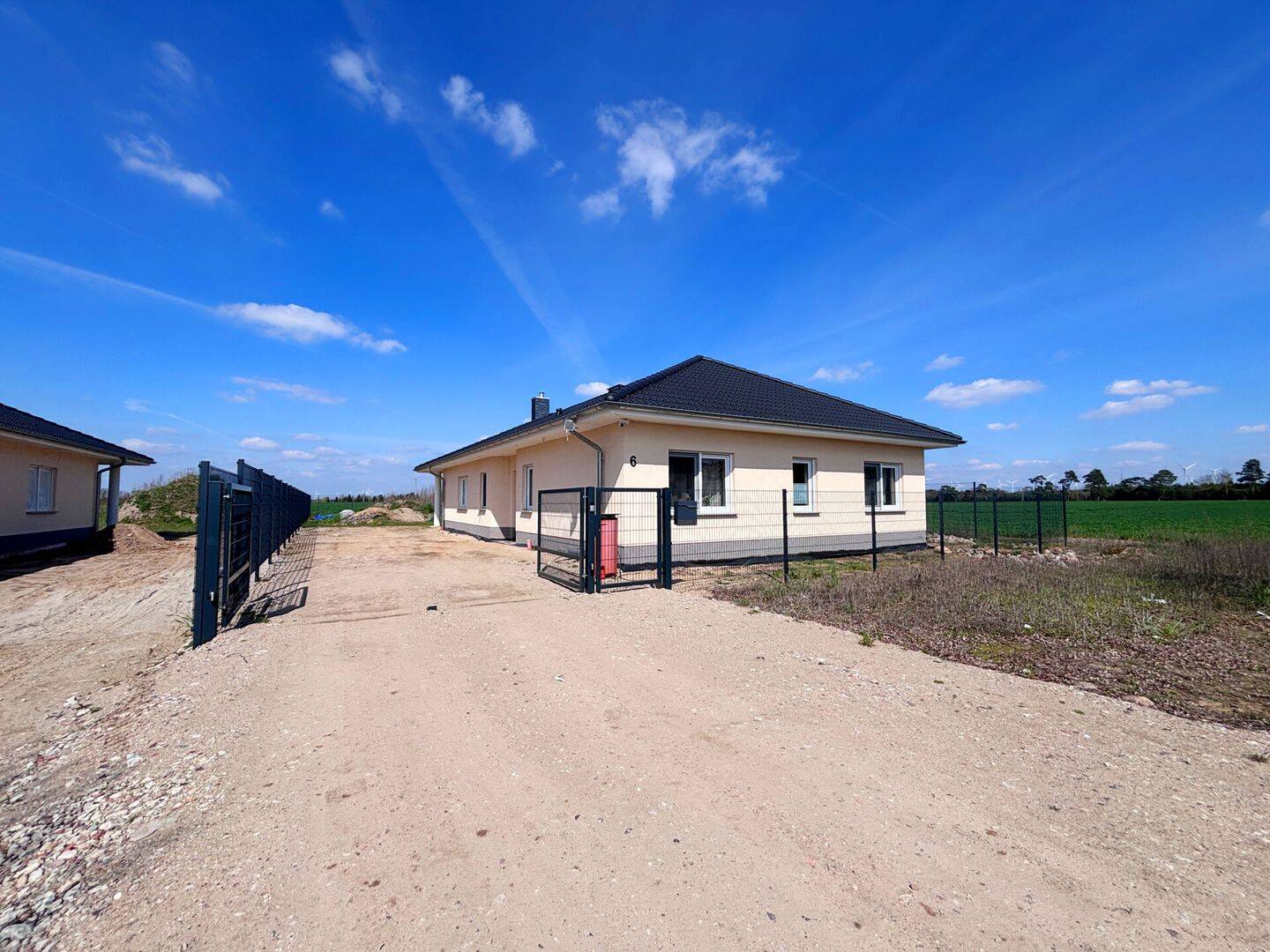 Moderner Bungalow aus 2024 in ruhiger Ortsrandlage – Modernität trifft Ruhe, 39596 Eichstedt (Altmark)