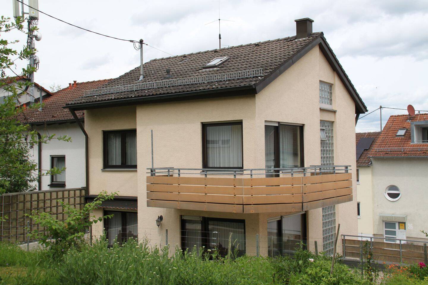 von privat: Gepflegtes Einfamilienhaus mit Einliegerwohnung in Zentrumslage von Stuttgart-Birkach, 70599 Stuttgart