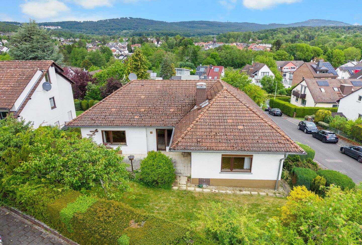 Großzügiges 1- bis 2-Familienhaus mit Entwicklungspotenzial, 65779 Kelkheim (Taunus)