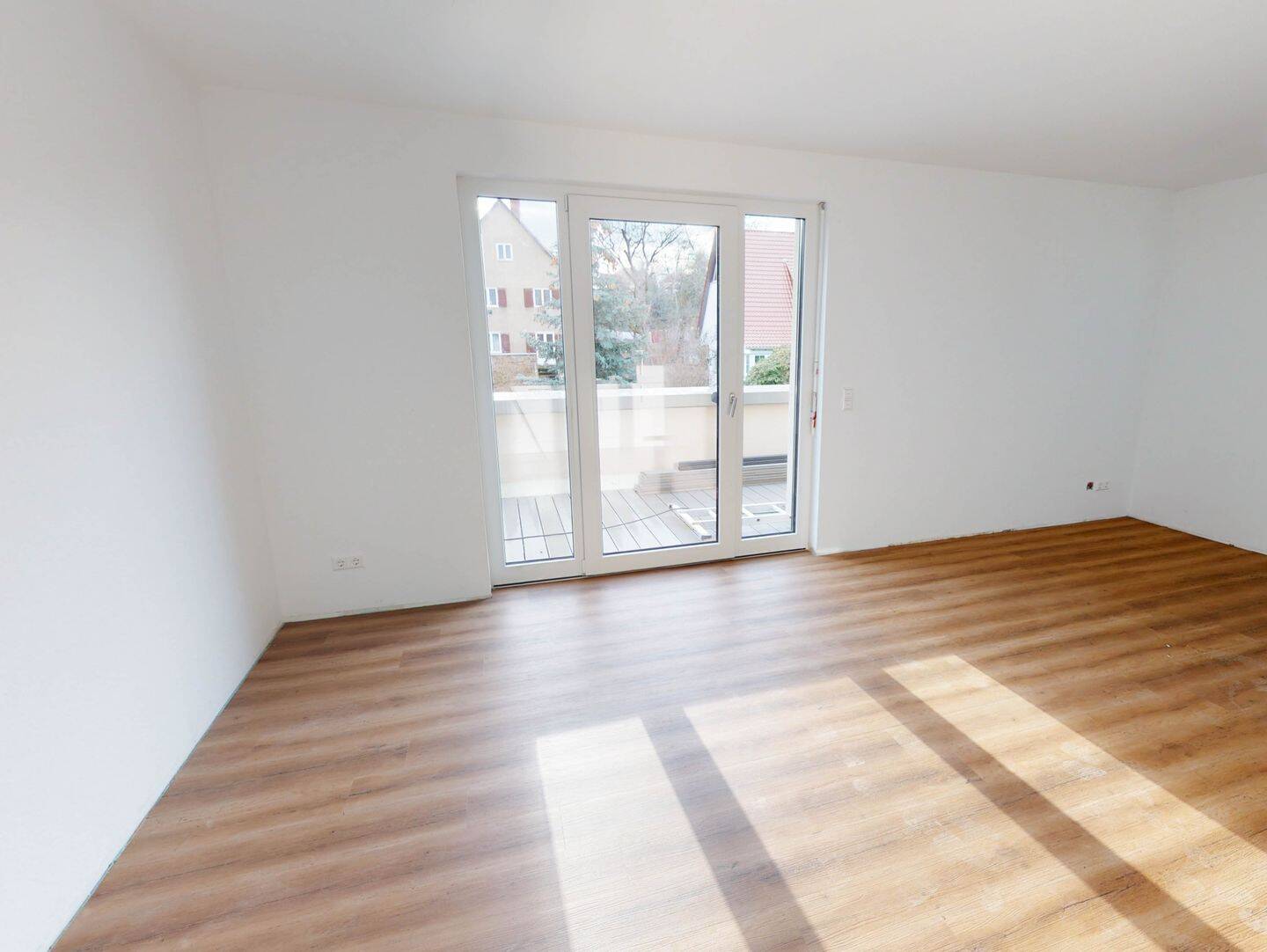 Charmante 3-Zimmer Wohnung mit Balkon, 1239 Dresden