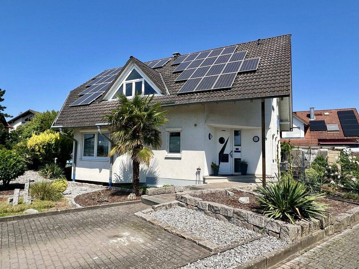 Gepflegtes Einfamilienhaus mit Einliegerwohnung und Doppelgarage in ruhiger Lage von Hügelsheim!, 76549 Hügelsheim