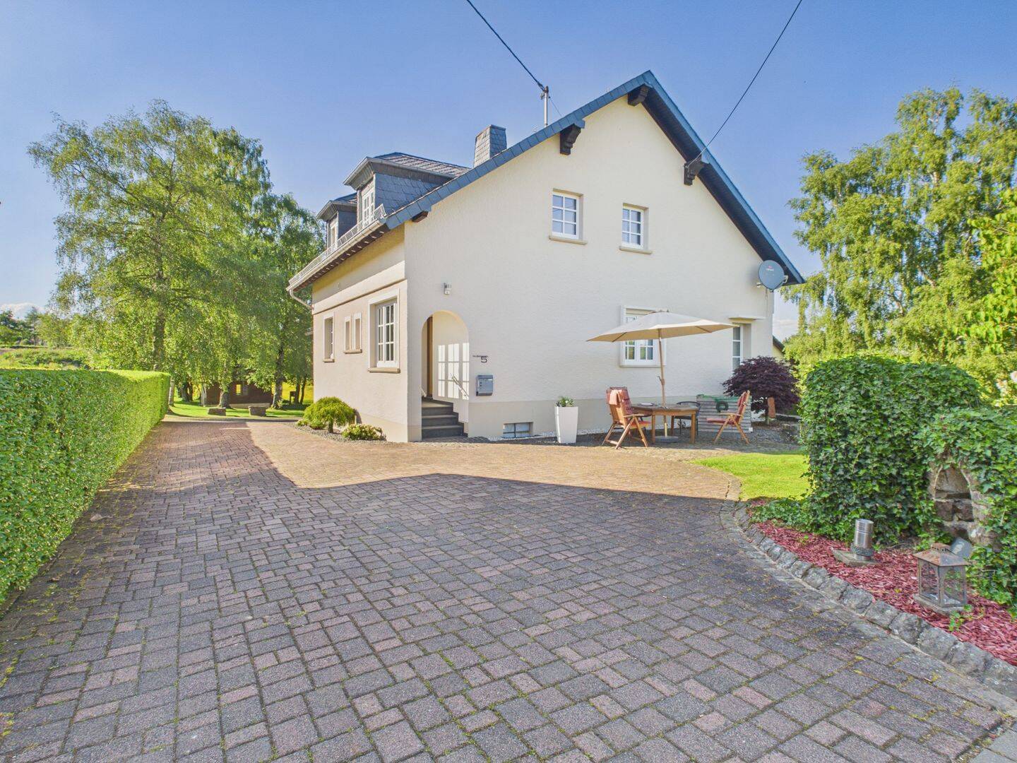 Hochwertiges, modernisiertes Wohnhaus mit Werkstatthalle auf 7.000 m² nahe Luxemburg & Belgien!, 54619 Eschfeld