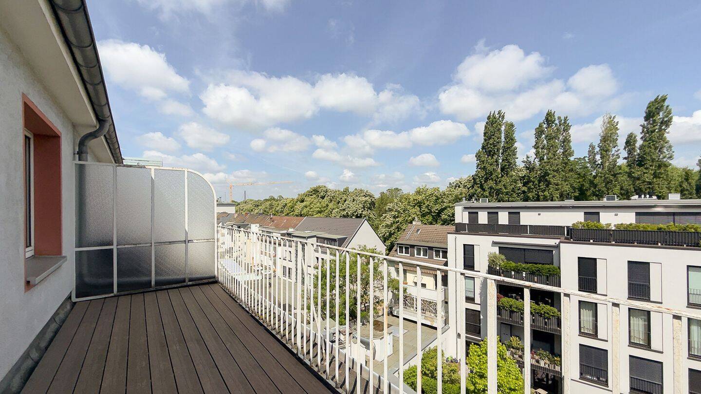 Großzügige Etagenwohnung in Stadtnähe und lichtdurchfluteten Räumen, 40211 Düsseldorf (Pempelfort Stadtmitte)