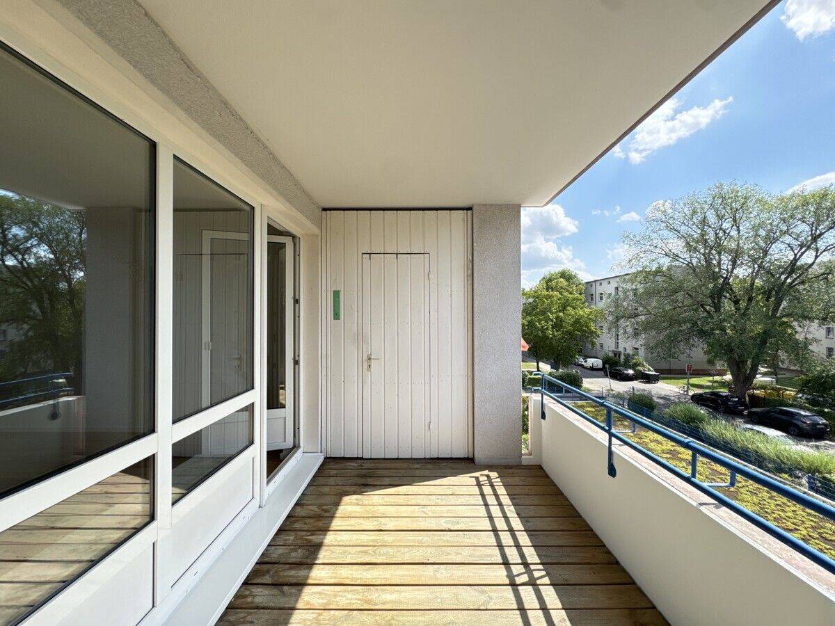 Zentral und ruhig gelegene 2-Zimmerwohnung mit Balkon und Garage in Berlin Plänterwald zu verkaufen. – 12437 Berlin – Bild 1 von 11