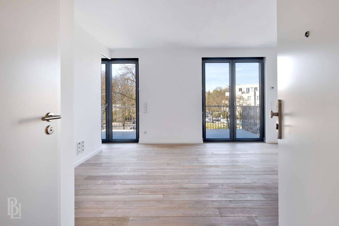 Helle 3-Zimmer-Maisonette im Erstbezug – Einbauküche, Fußbodenheizung, Terrasse und 2 Balkone