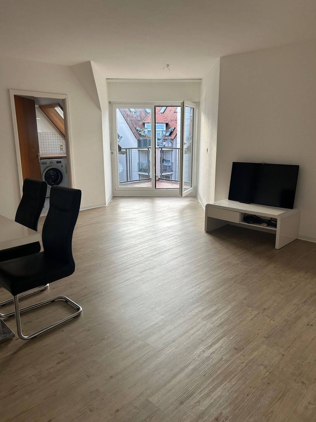 Helle 2-Zimmer-Wohnung mit Loggia, Einbauküche und Tiefgarage, nahe S-Bahn, 71069 Sindelfingen