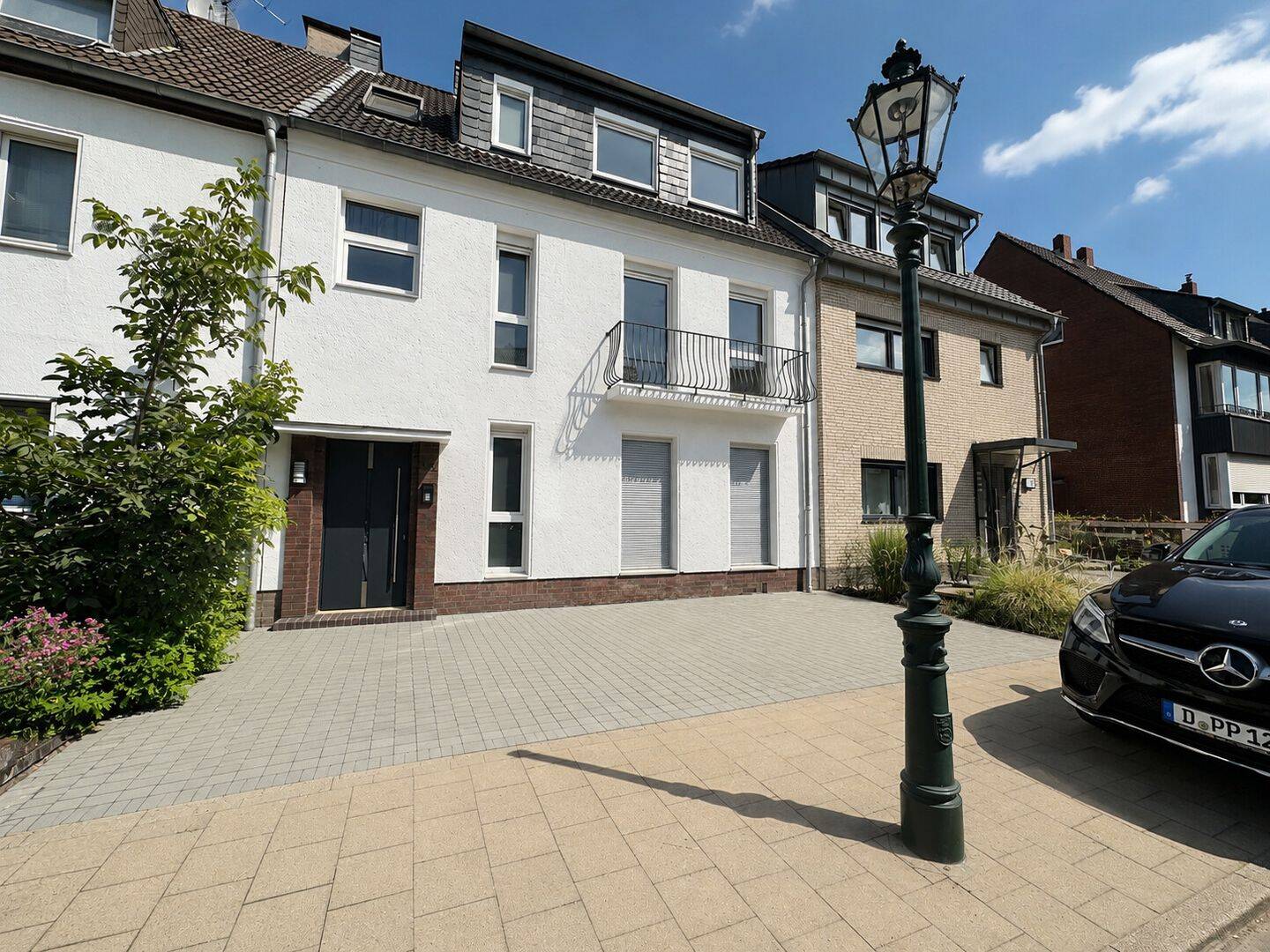 Sanierte 2-Zimmer-Erdgeschoss-Wohnung mit großer Terrasse und Gartennutzung, 40468 Düsseldorf (Derendorf Golzheim Lichtenbroich Stockum Unterrath)