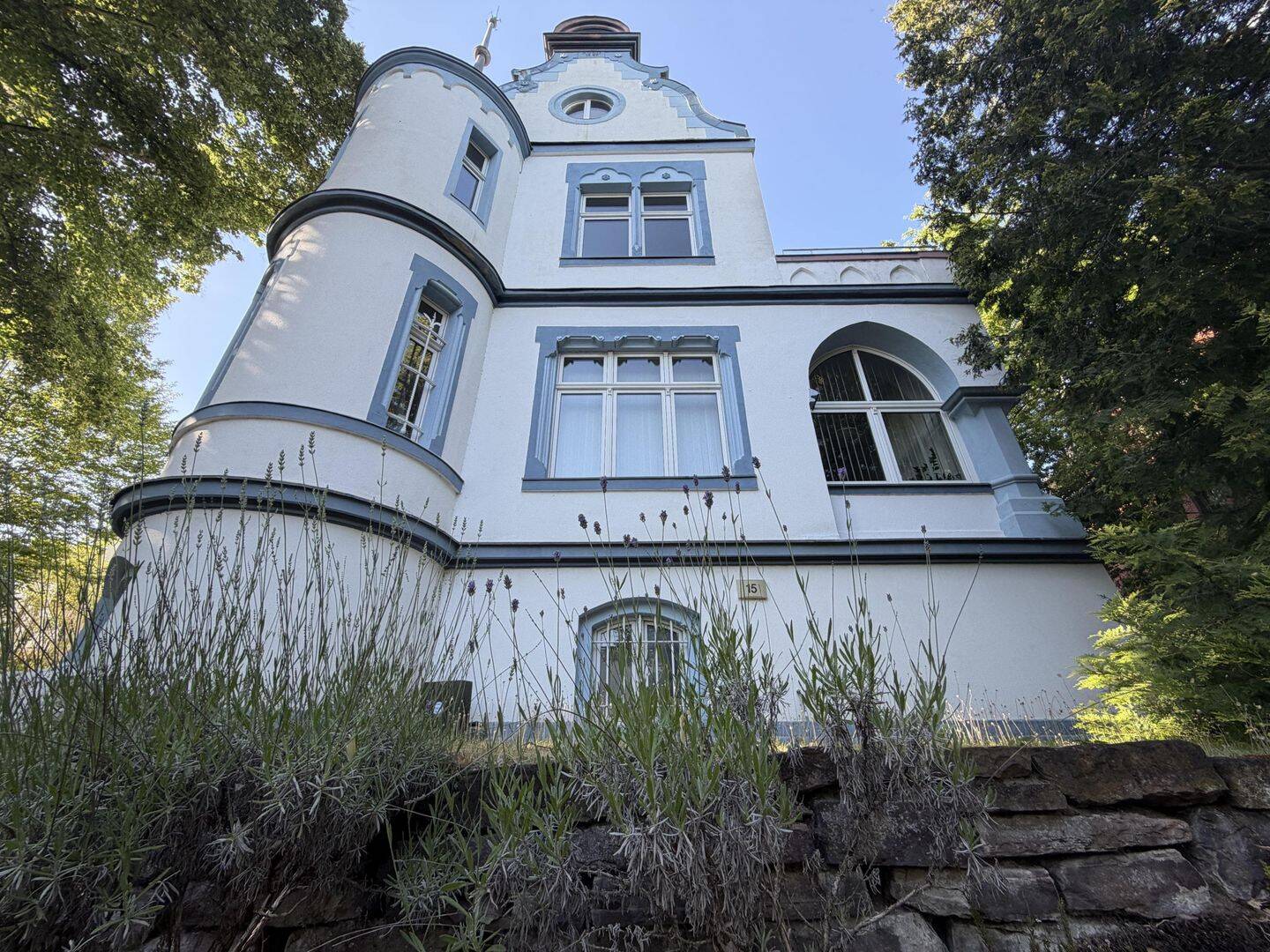 Wohnen mit Charakter – Exklusive Maisonette-Dachgeschosswohnung in denkmalgeschützter Villa, 14193 Berlin (Steglitz-Zehlendorf Dahlem Grunewald Nikolassee Schmargendorf)