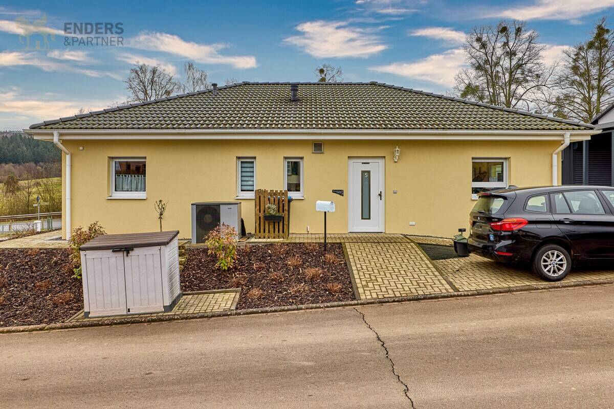 Modernes Einfamilienhaus mit Terrasse, Garage & PV im Neubaugebiet Klausen, 54524 Klausen