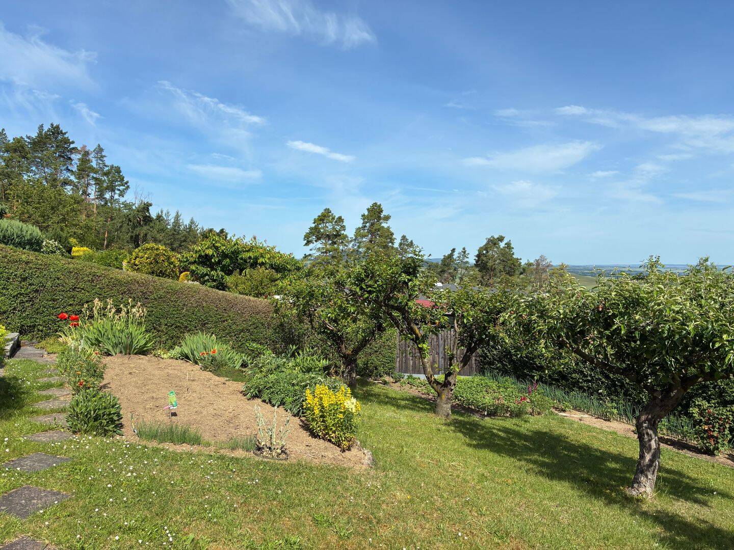 Gartengrundstück mit massivem Gartenhaus mit Blick zur Wachsenburg, 99310 Arnstadt