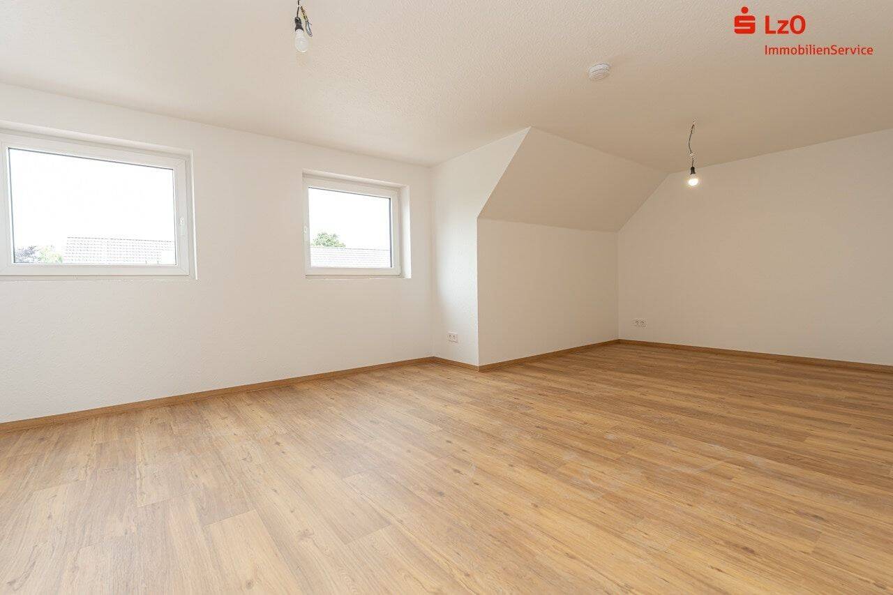 Hoch hinaus: Elegante, kernsanierte Dachgeschosswohnung, 27753 Delmenhorst (Bungerhof Deichhorst Dwoberg/Ströhen Mitte)