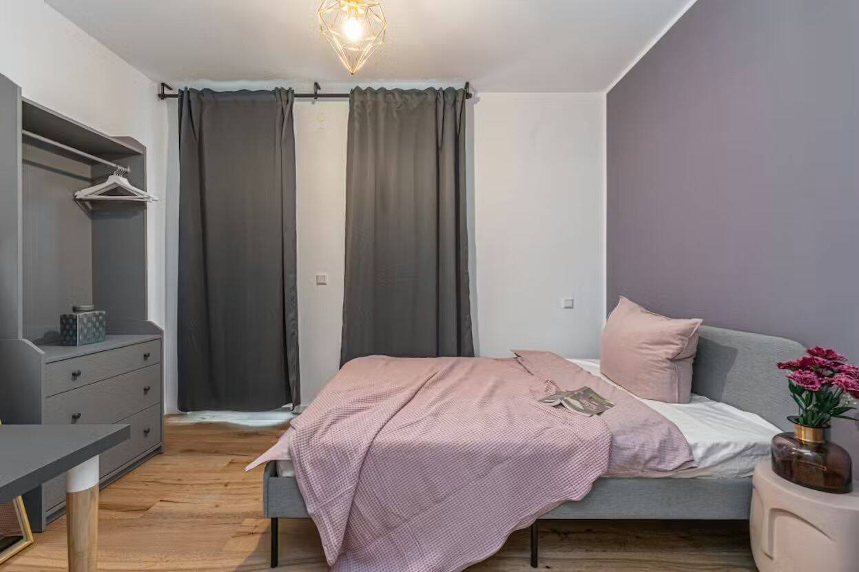 Seeking a new tenant from 3 August for flatshared room, 14193 Berlin (Steglitz-Zehlendorf Dahlem Grunewald Nikolassee Schmargendorf)
