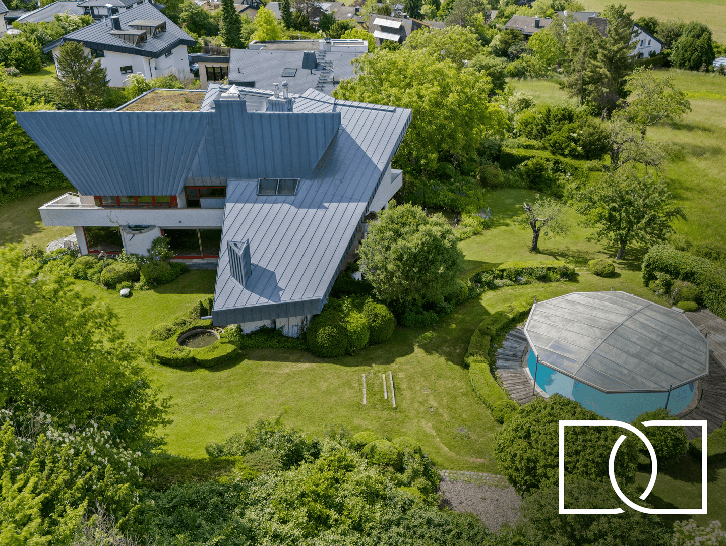 Pure Exklusivität! Einzigartige Architektenvilla mit atemberaubendem Weitblick, Parkgarten & Pool, 91077 Neunkirchen a. Brand