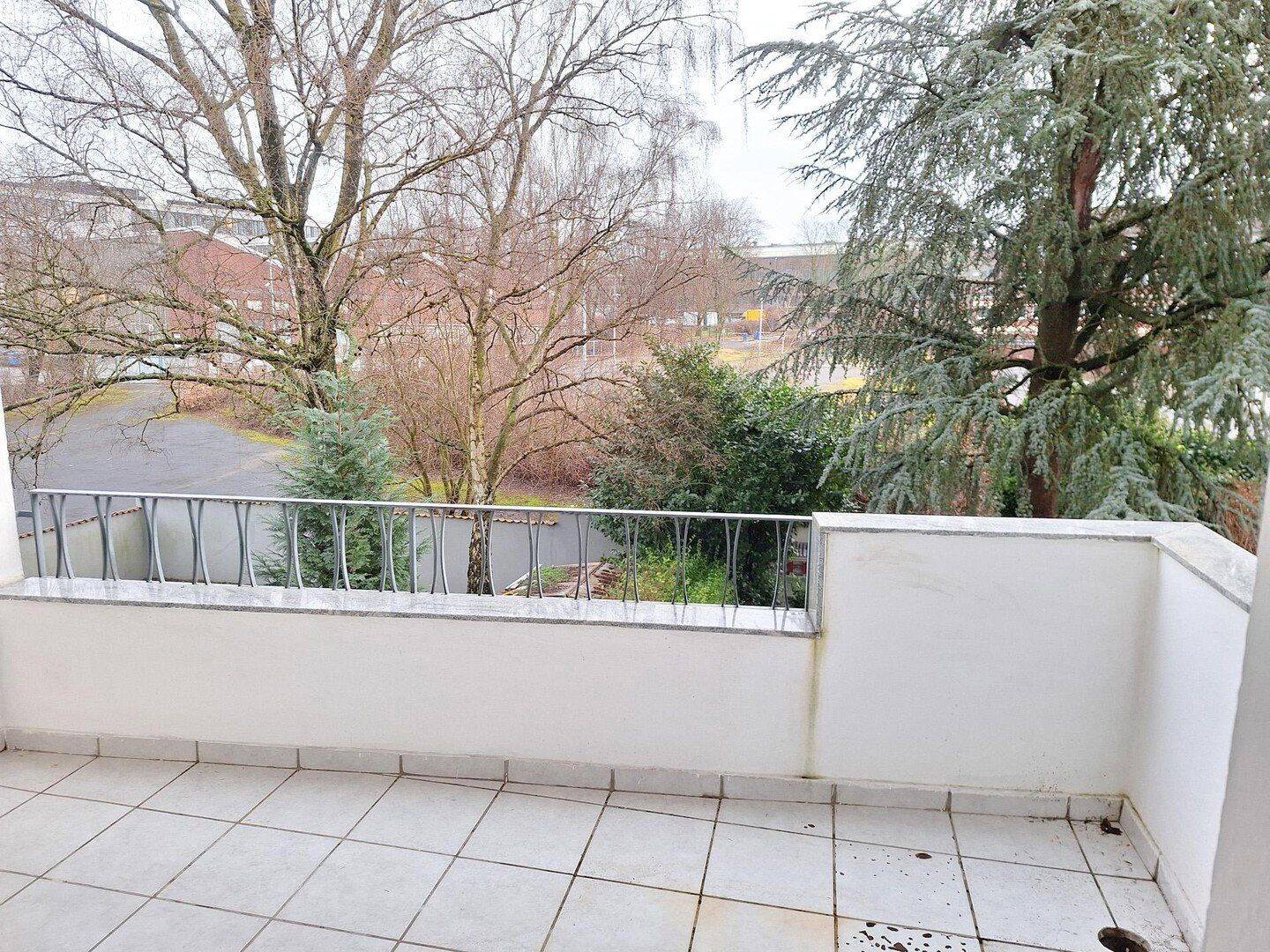 Sanierte 3,5 Zimmer-KDB Wohnung (ca. 70 qm) mit Einbauküche und Balkon / Holsterhausen, 45145 Essen (Frohnhausen Holsterhausen)