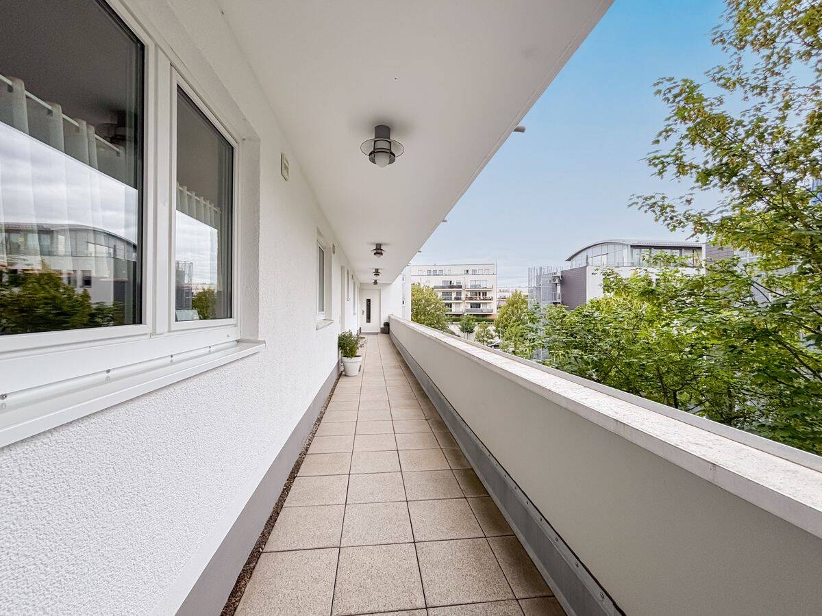 Modernes Wohnen im Europaviertel: Gepflegte 2-Zimmer-Wohnung (Bj. 2003) mit Balkon & TG Stellplatz, 65197 Wiesbaden (Biebrich Dotzheim Wiesbaden)