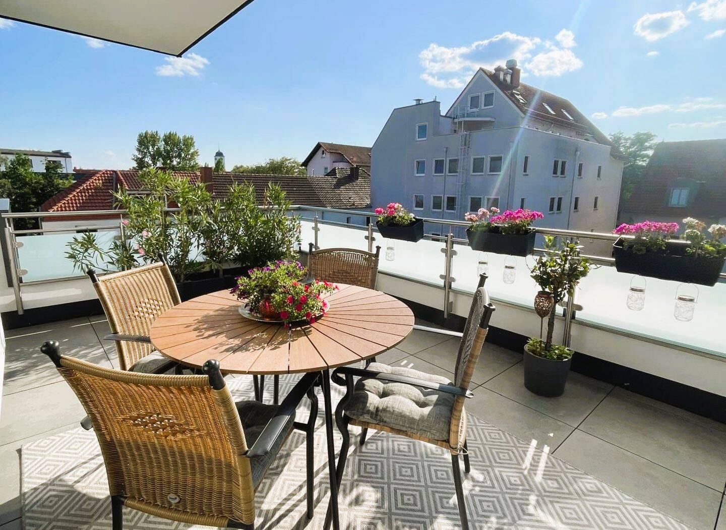 Penthouse mit großer Dachterrasse im Herzen von Schloß Neuhaus, 33104 Paderborn