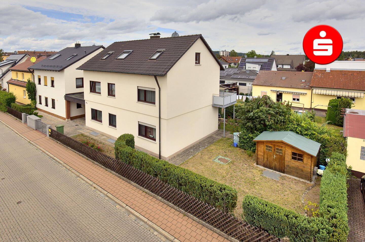 Attraktives Zweifamilienhaus mit ausgebautem Dachgeschoss in ruhiger Wohnlage in Röthenbach/Peg., 90552 Röthenbach a.d. Pegnitz