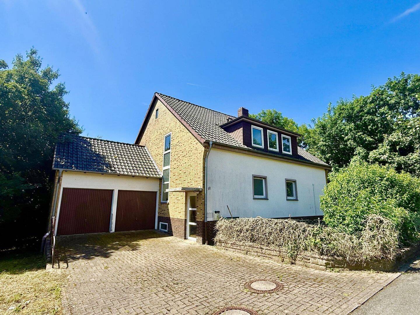 Viel Platz für Familie, Generationen oder Vermietung – Einfamilienhaus mit Einliegerwohnung in naturnaher Lage, 31812 Bad Pyrmont
