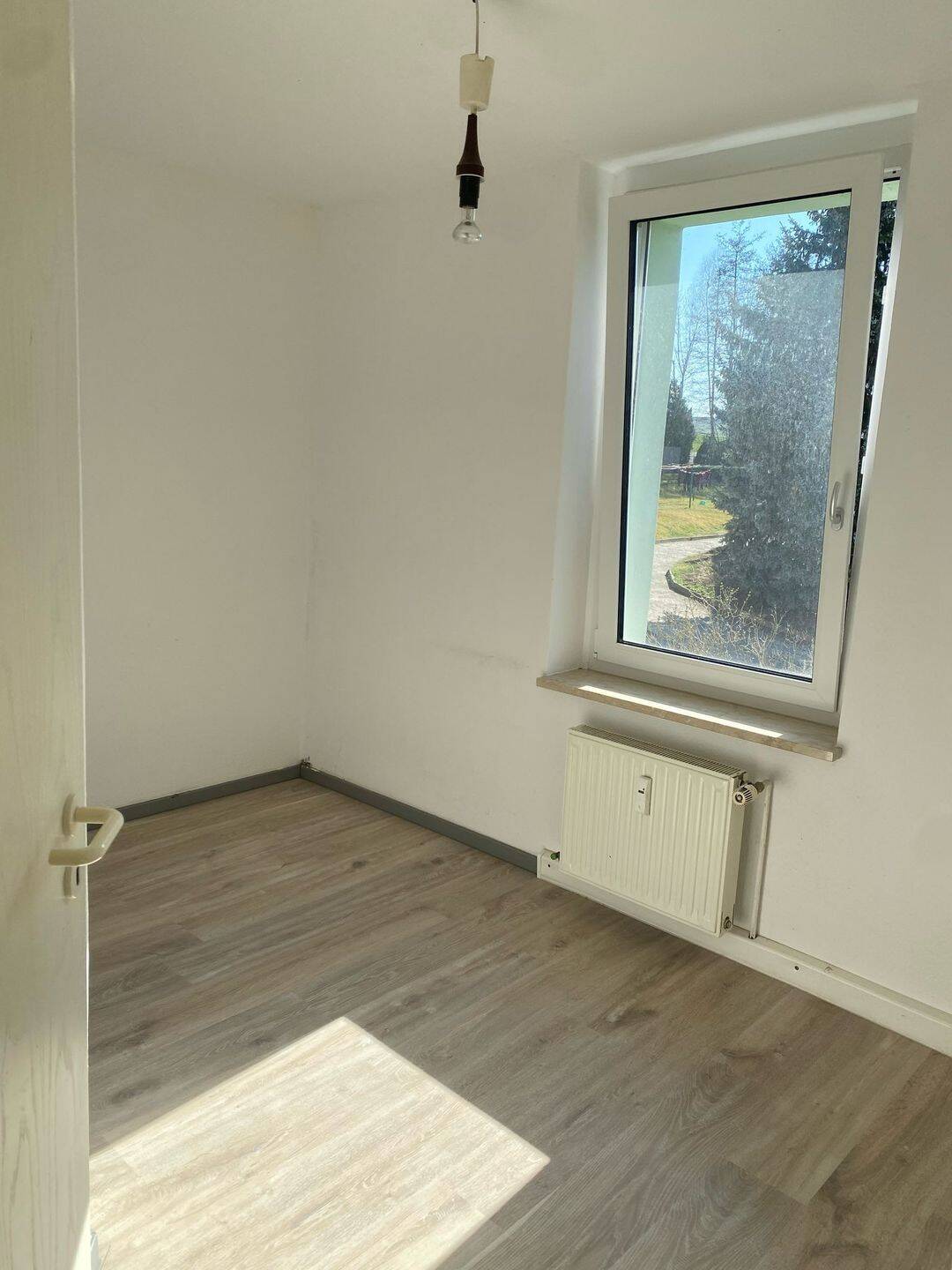 Ab 01.06.: Helle 2-Raum-Wohnung – frisch renoviert, 4639 Ponitz
