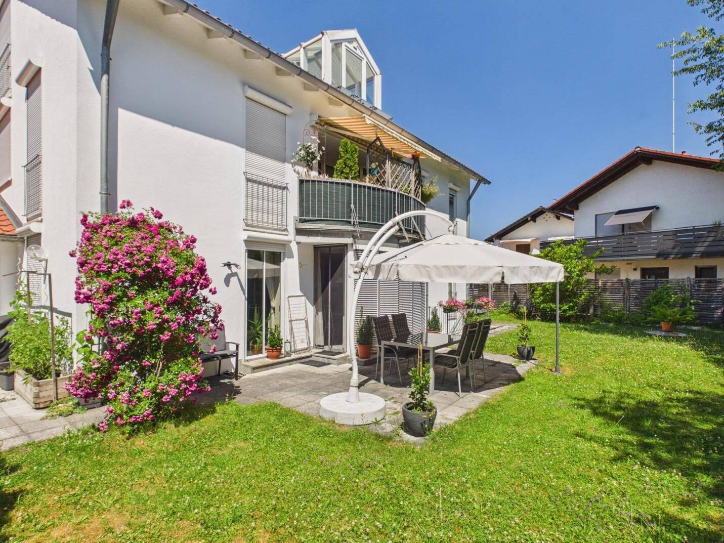 Wohnen, Investieren und Generationen vereinen – gepflegtes 3-Parteienhaus in attraktiver Lage, 85567 Grafing b. München