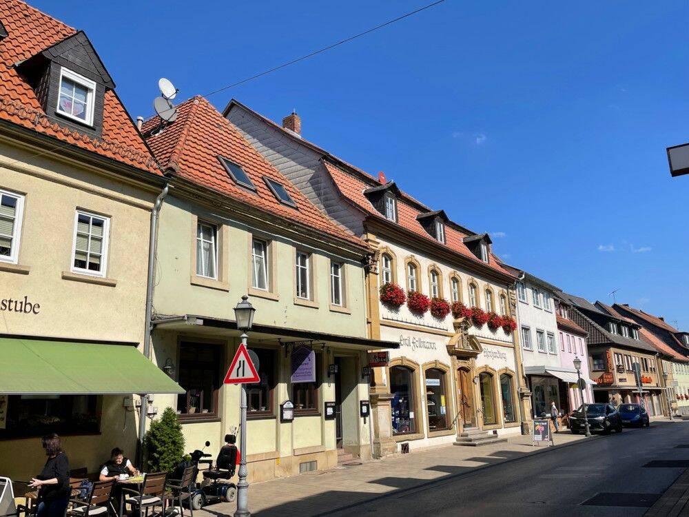 Hausverkauf !! Geschäftshaus ehem. Gastro. mit gr. Wohnung u. Hofanteil nähe Marktplatz in Bad Königshofen zu verkaufen. !!, 97631 Bad Königshofen i. Grabfeld
