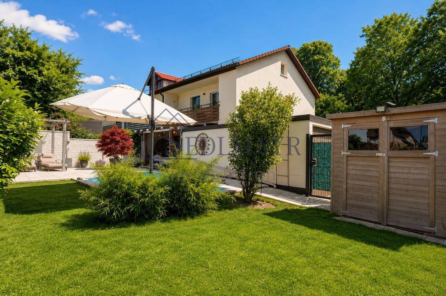 VERKAUF: Wohnen wie im Urlaub – Reiheneckhaus mit Pool, Terrasse und viel Privatsphäre!, 82223 Eichenau