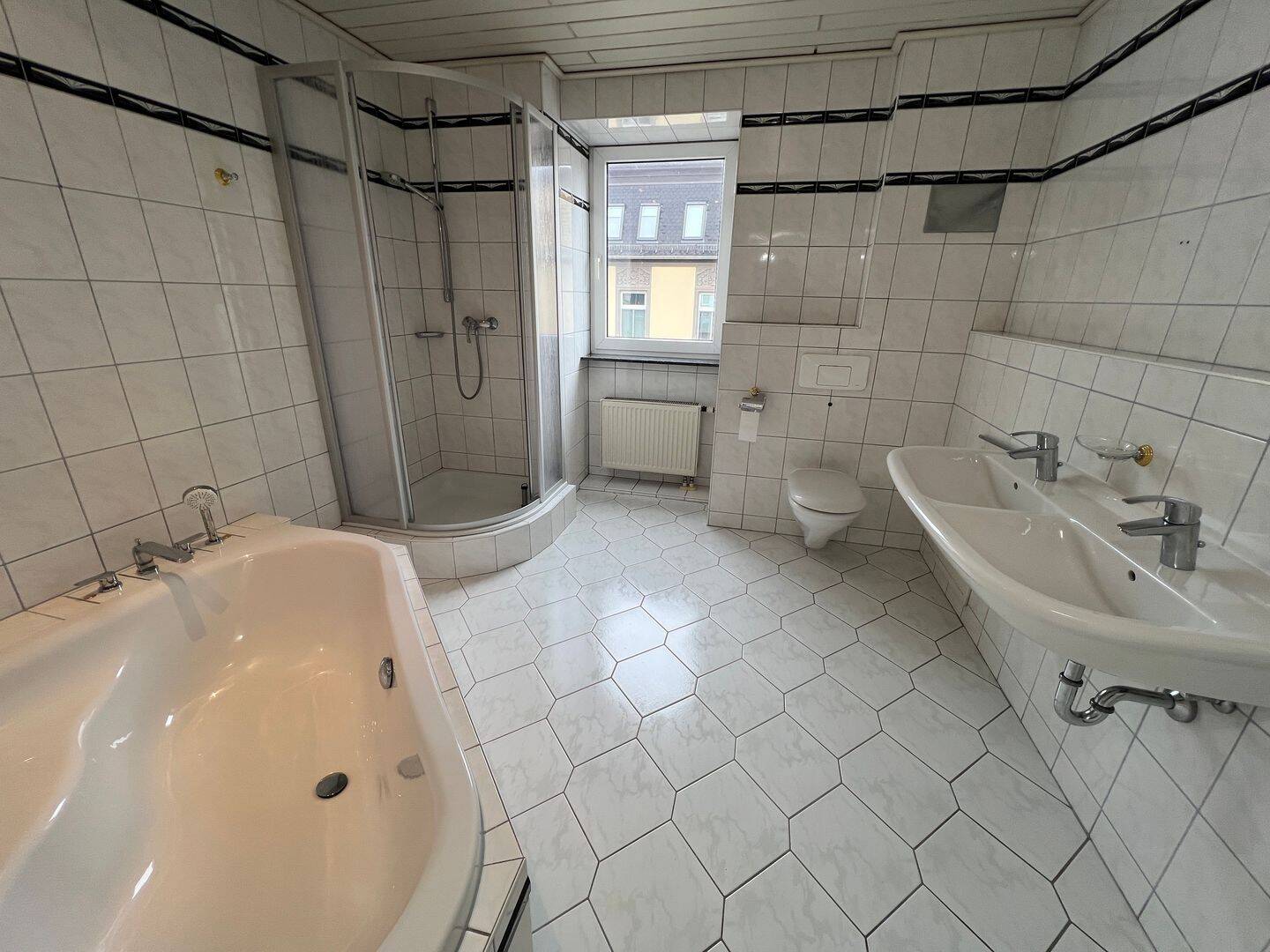 Einbauküche & Tiefgarage in Gera Untermhaus! Schicke 3 Zimmer Wohnung mit Balkon!, 7548 Gera