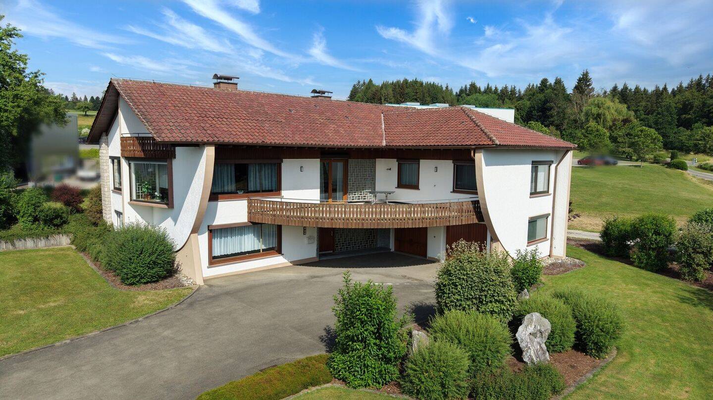 Flexibles Wohnkonzept: Großzügiges Wohnhaus mit Arbeitsbereich und Garten in 78586 Deilingen, 78586 Deilingen
