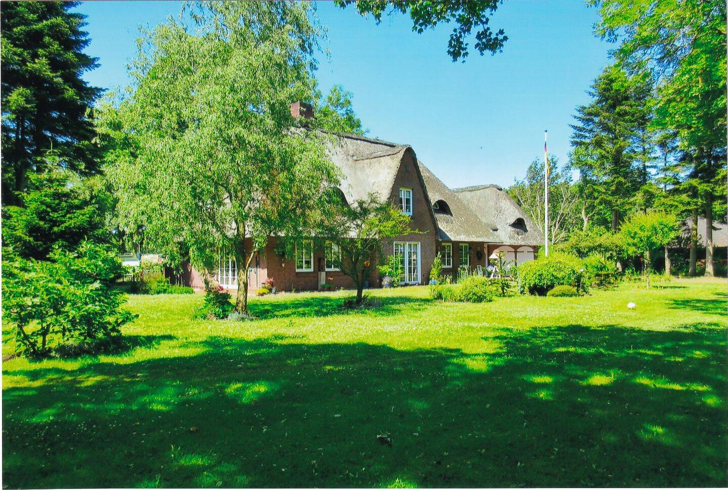 Friesenhaus unter Reet in 25821 Breklum (Nordfriesland), 25821 Almdorf