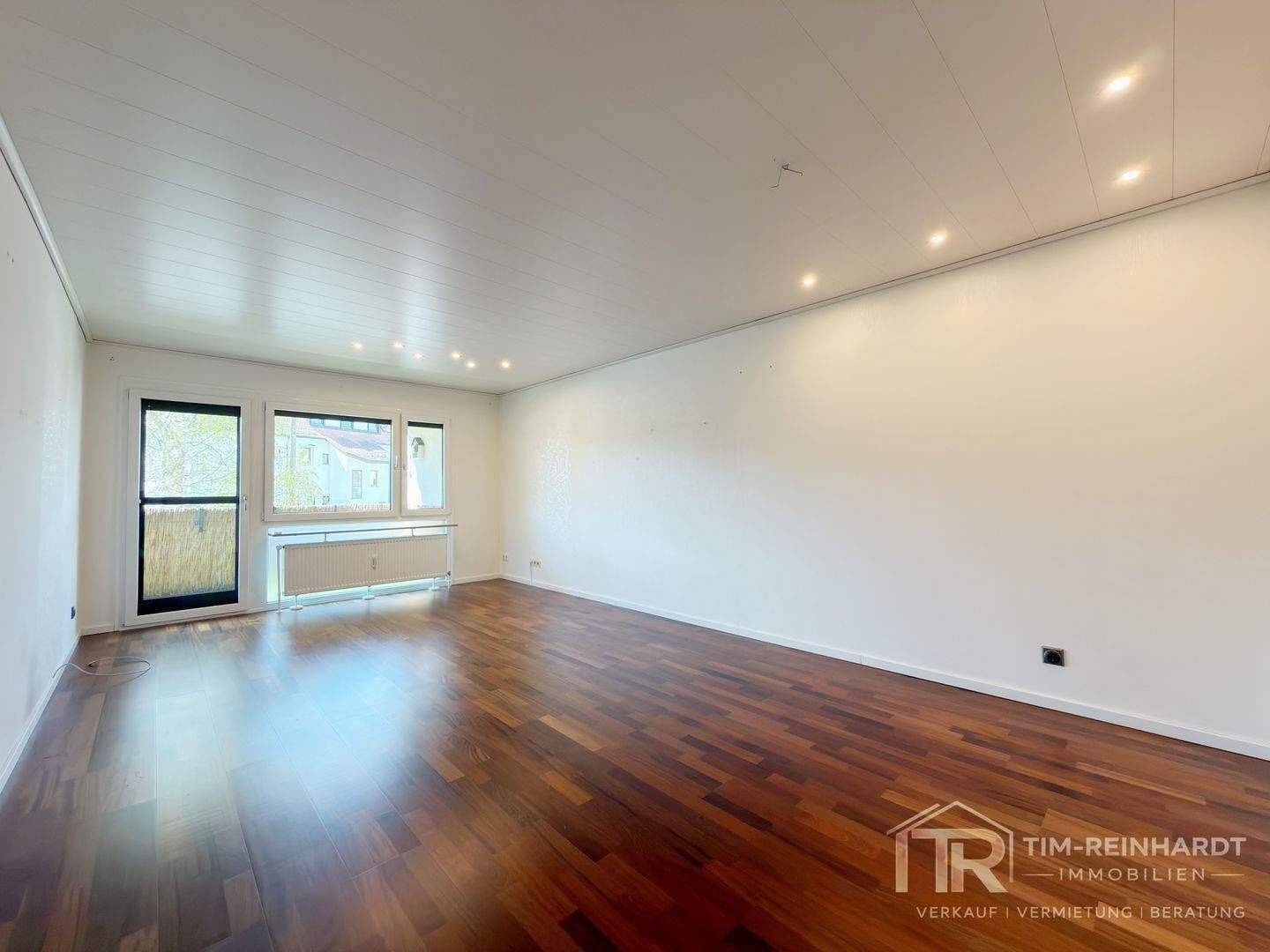 Zirndorf-Weiherhof ~ Helle 2-Zimmer-Wohnung mit Balkon, Aufzug & Stellplatz in gepflegter Wohnanlage, 90513 Zirndorf